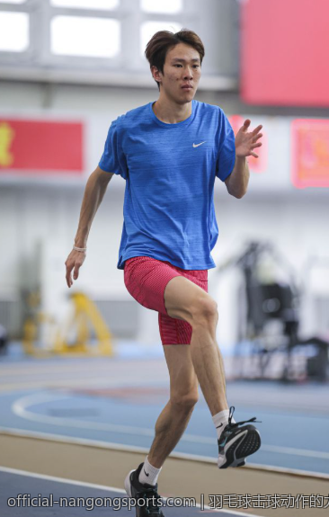 羽毛球击球动作的力学原理及应用